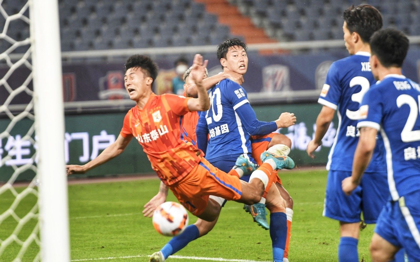 国脚庆祝破门动作刷屏社交媒体