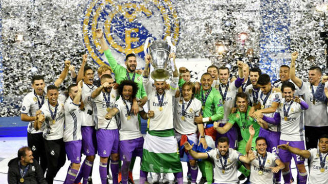 卡利亚里高空压制罗马防线屡失误，科内孤掌难鸣（卡利亚里空袭奏效，罗马后防频失误，科内难以回天）