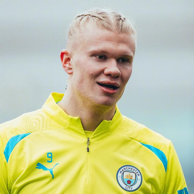 替补球员首秀即得分，成为焦点（替补登场首秀建功，瞬间抢镜）