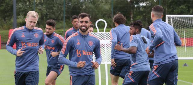 冬窗大戏开启！曼联中场或离队，利物浦寻萨拉赫接班人