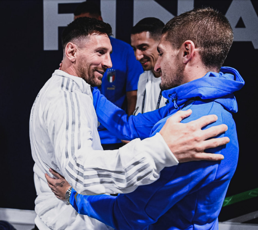 2.53米，麦克托米奈创下倒钩射门脚尖高度新的世界纪录（麦克托米奈倒钩脚尖达2.53米，刷新世界纪录）