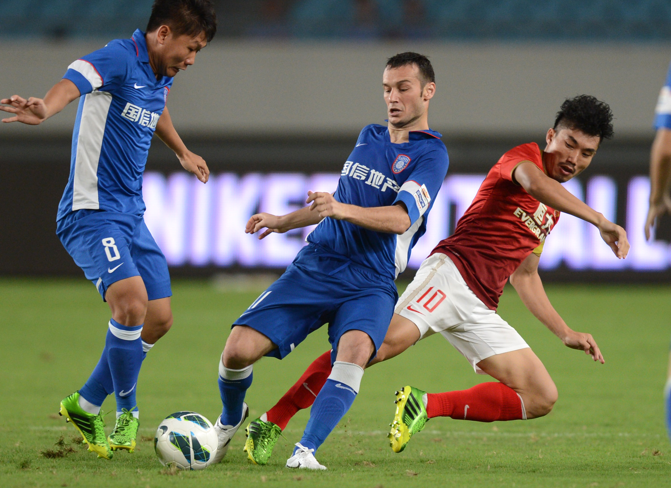 雷霆伤病更新：哈滕右小腿肌肉拉伤，10-14天后复查（雷霆官方伤情：哈滕右小腿肌肉拉伤，10-14天后再评估）