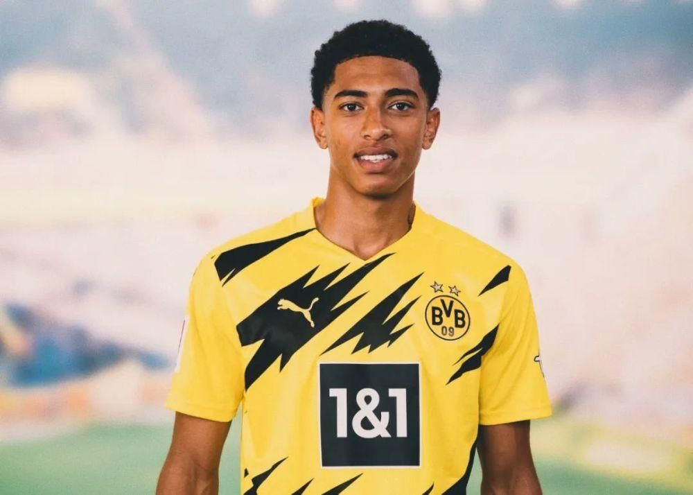 杨晨对话施拉普纳：中国球员不该只为钱踢球，留洋从乙级开始（杨晨与施拉普纳对谈：中国球员别唯钱论，留洋不妨从乙级联赛起步）