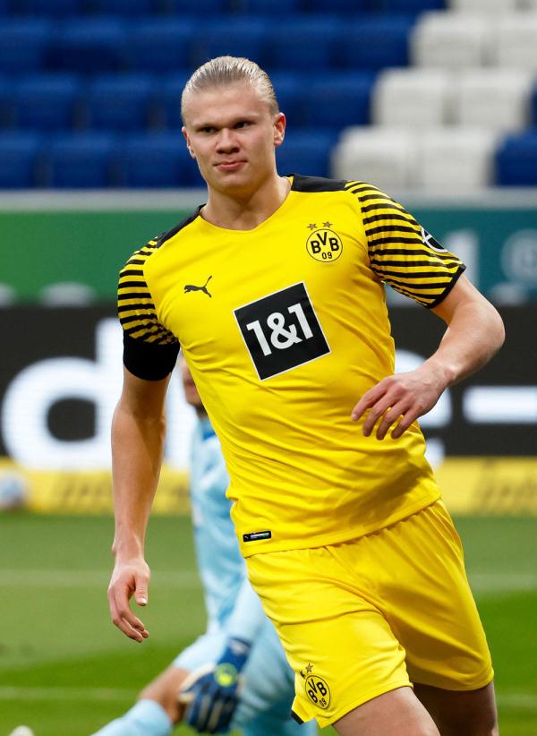 完成大四喜，姆巴佩当选欧冠官方本周最佳球员（姆巴佩轰出大四喜，荣膺欧冠官方本周最佳）