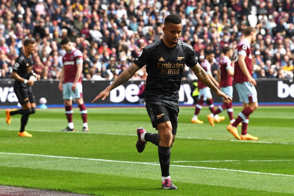 老将替补改变局势，主帅称其不可替代（老将替补力挽狂澜，主帅称其无人可替）