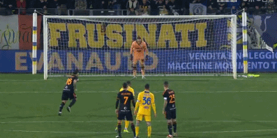 伊尔迪兹：胜利永远属于全队，我很高兴能为戴维送出助攻（伊尔迪兹：胜利归全队，能为戴维送上助攻让我很开心）