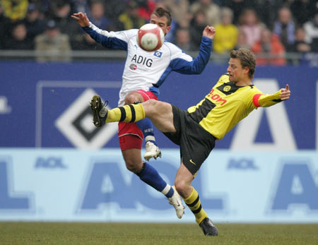 利物浦1-0皇马，麦卡利斯特制胜，库尔图瓦八扑救难掩失利（红军1-0力克皇马：麦卡利斯特攻入制胜球，库尔图瓦8次扑救仍无力回天）