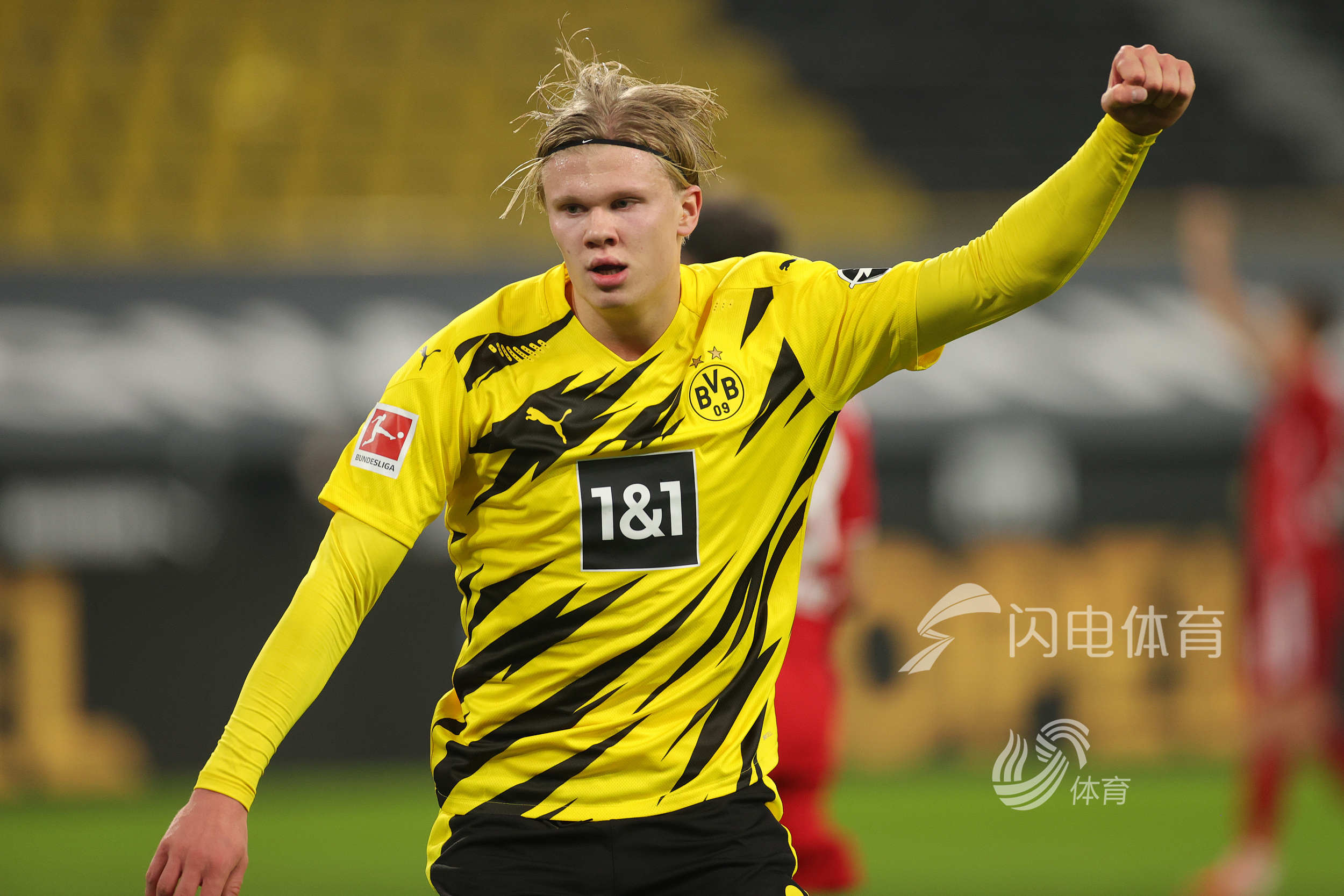 手感火热！小波特半场三分7中4，狂砍22分，带队领先对手（小波特手感爆棚：半场三分7投4中砍下22分，率队取得领先）