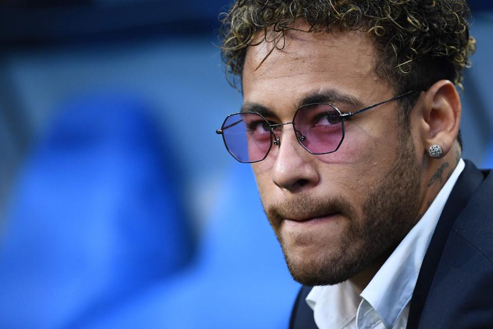 萨索洛前锋皮纳蒙蒂比赛时家中失窃，事发时孩子和保姆在家里（萨索洛前锋皮纳蒙蒂比赛期间家中被盗，孩子和保姆在屋内）