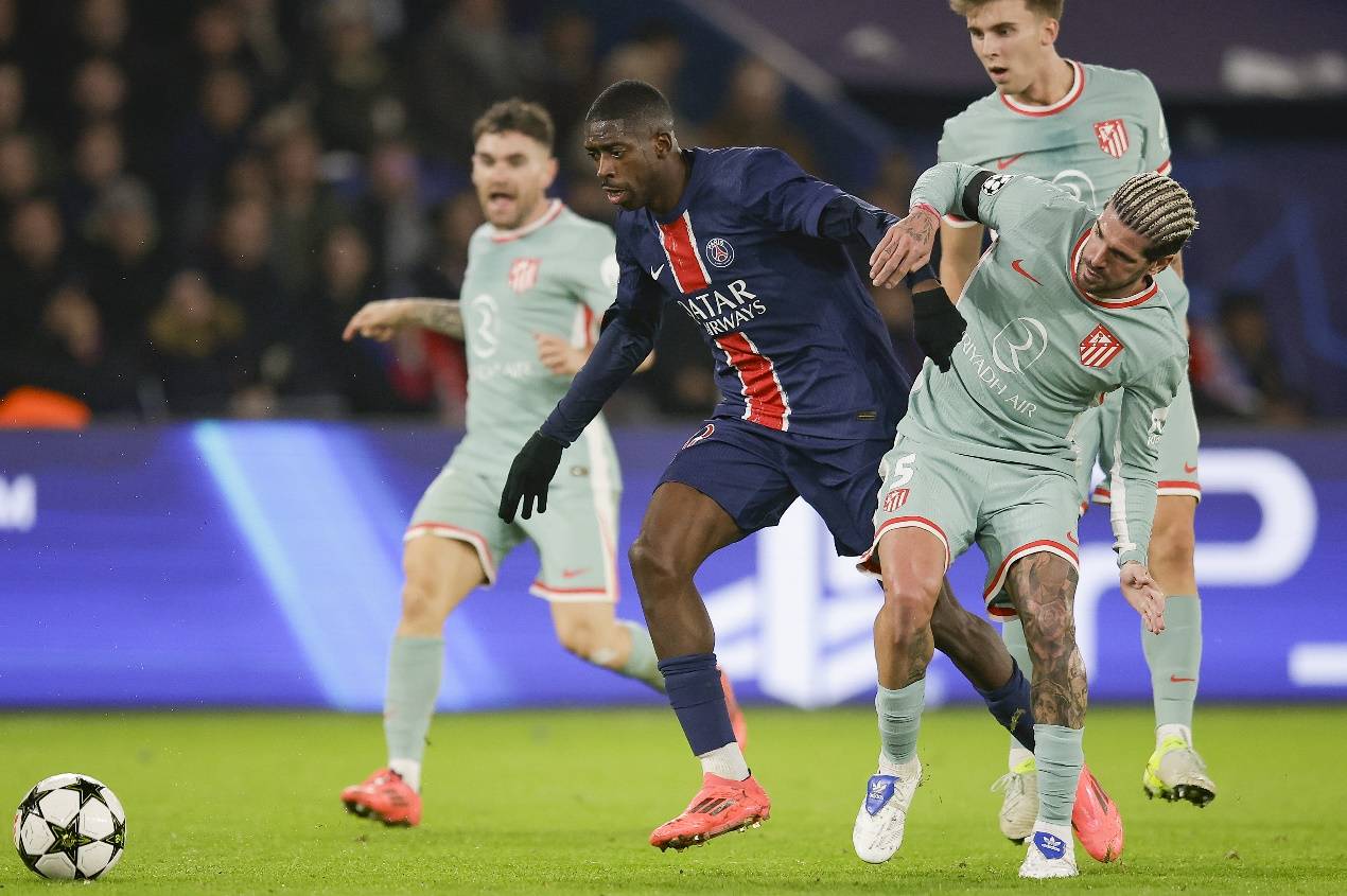 杨瀚森首发出战7分54秒，得到1篮板1失误4犯规。（杨瀚森首发仅出战7分54秒，数据为1篮板、1失误、4次犯规）