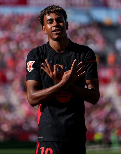 久尔杰维奇：明年国青队要参加国际比赛，跟一些世界强队交手（久尔杰维奇：国青明年将出战国际赛，与多支世界劲旅过招）