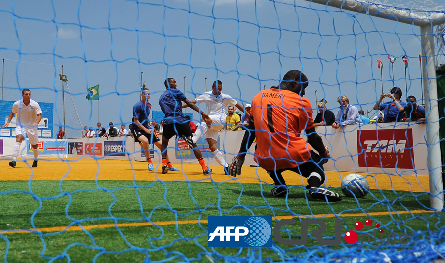 自贡一女士购买川超门票被骗，陆续转账13万余元（自贡女子为购川超门票遭骗，累计转账13万余元）