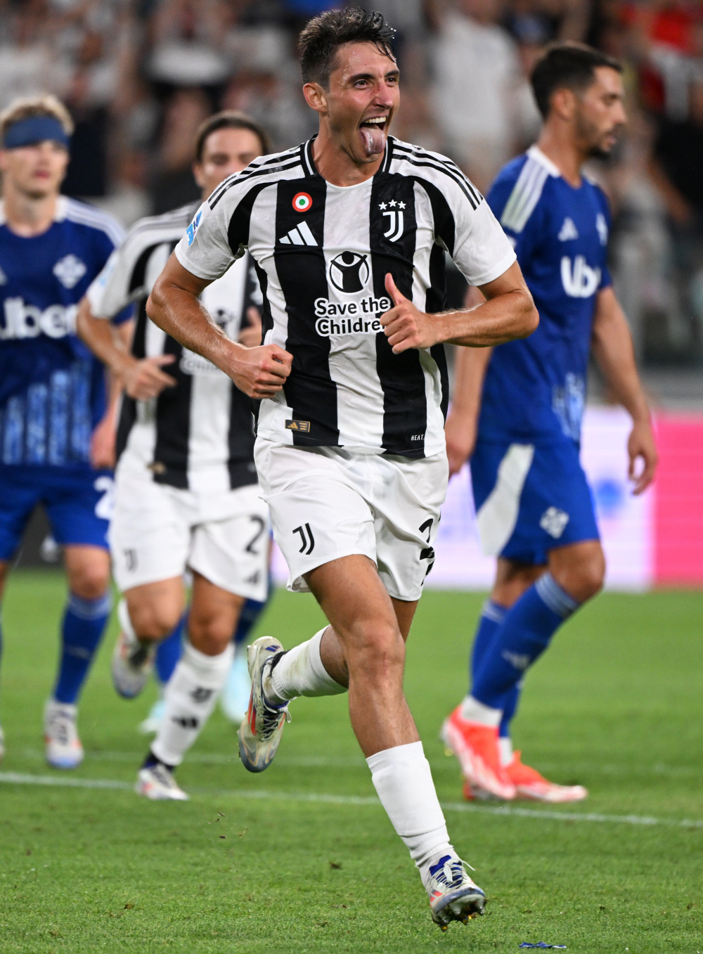 会师美职联决赛，梅西过往面对穆勒3胜7负处于下风（美职联决赛相逢：梅西对穆勒历史战绩3胜7负，处于劣势）