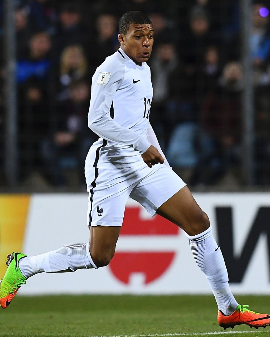 美媒：保罗当着全队质疑卢16年总冠军含金量后矛盾变得不可调和（美媒曝：保罗当众质问卢2016年冠军成色，双方矛盾彻底决裂）